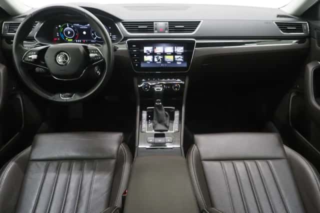 Škoda Superb (2021) thumbnail 4
