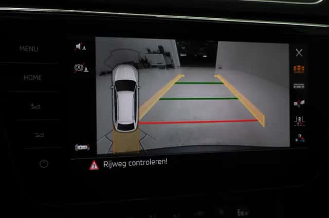 Škoda Superb (2021) thumbnail 32