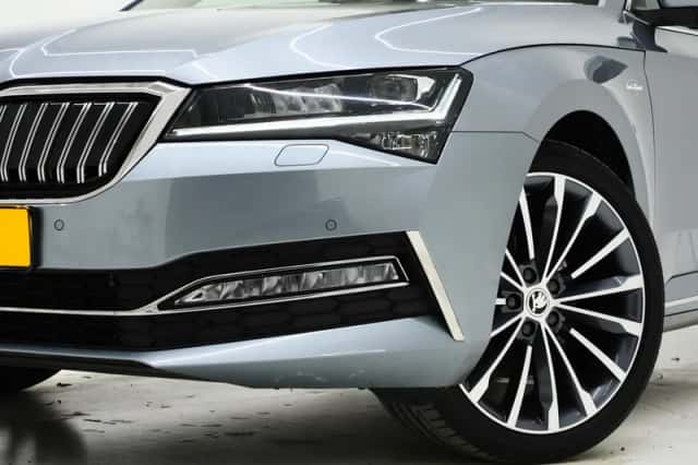 Škoda Superb (2021) thumbnail 5
