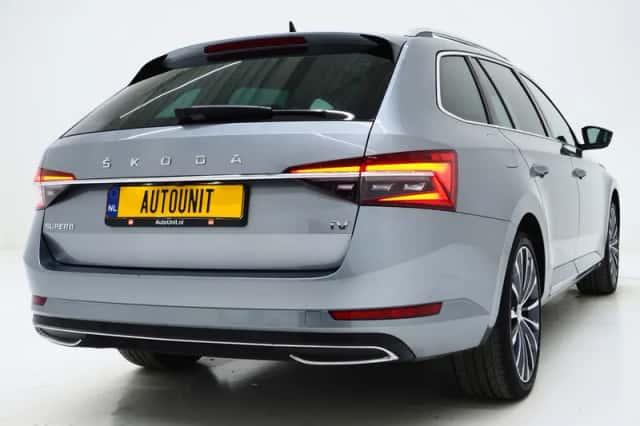 Škoda Superb (2021) thumbnail 8