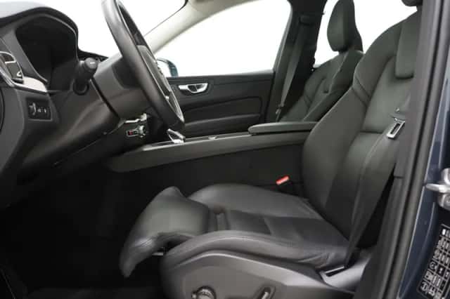 Volvo XC60 (2022) thumbnail 17