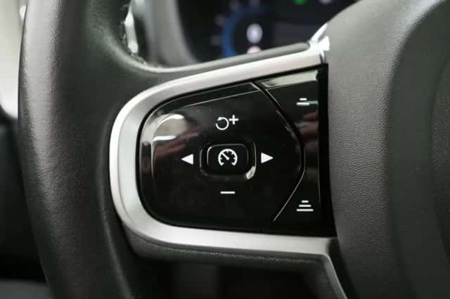 Volvo XC60 (2022) thumbnail 24