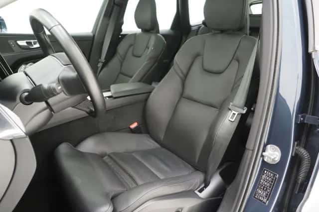 Volvo XC60 (2022) thumbnail 4