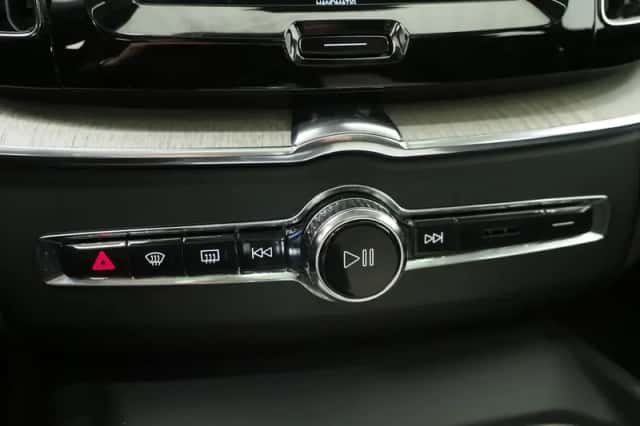 Volvo XC60 (2022) thumbnail 33
