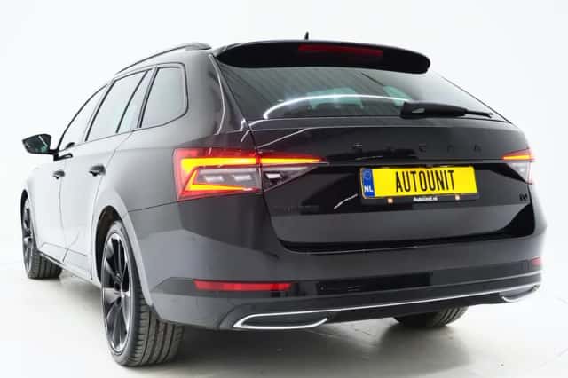 Škoda Superb (2022) thumbnail 3
