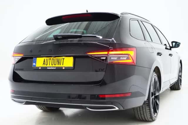 Škoda Superb (2022) thumbnail 9