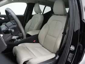 Volvo XC40 (2022) thumbnail 4