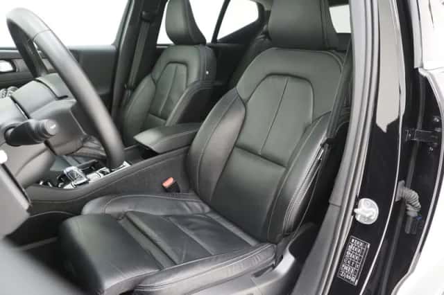 Volvo XC40 (2023) thumbnail 4