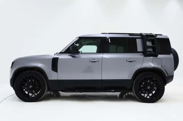 Land Rover Defender (2021) thumbnail 2