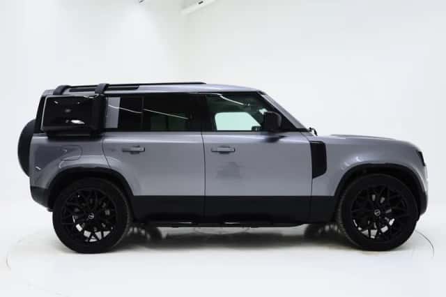 Land Rover Defender (2021) thumbnail 11