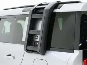 Land Rover Defender (2021) thumbnail 16