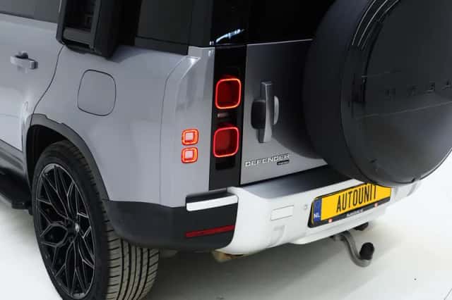 Land Rover Defender (2021) thumbnail 17