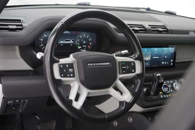 Land Rover Defender (2021) thumbnail 21