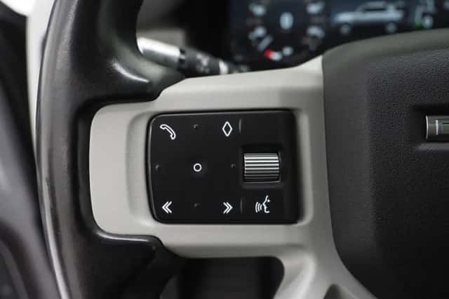 Land Rover Defender (2021) thumbnail 26
