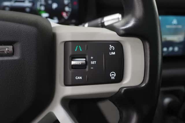 Land Rover Defender (2021) thumbnail 27