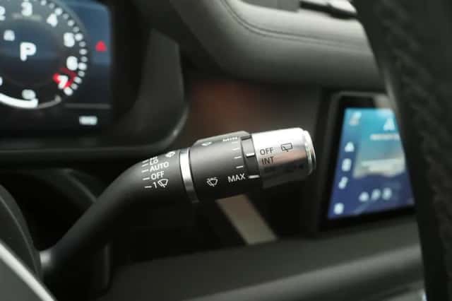 Land Rover Defender (2021) thumbnail 28