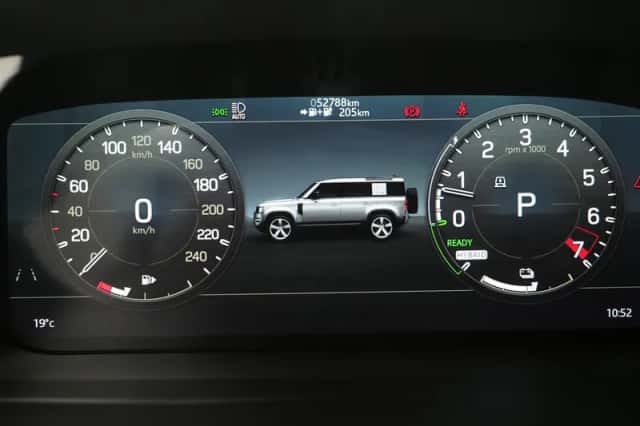 Land Rover Defender (2021) thumbnail 29