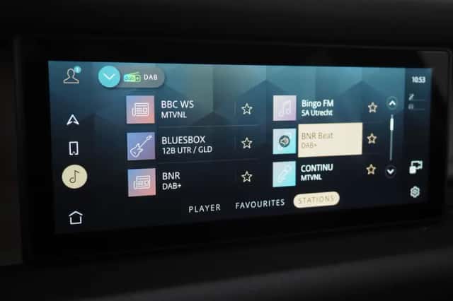 Land Rover Defender (2021) thumbnail 31