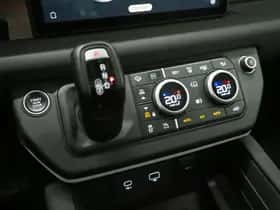 Land Rover Defender (2021) thumbnail 35