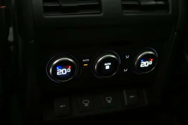 Land Rover Defender (2021) thumbnail 38