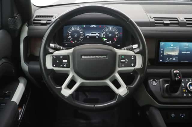 Land Rover Defender (2021) thumbnail 39