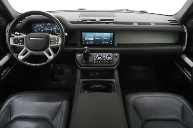 Land Rover Defender (2021) thumbnail 5