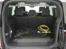 Land Rover Defender (2021) thumbnail 42