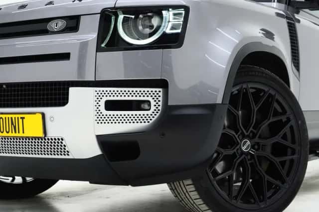 Land Rover Defender (2021) thumbnail 6