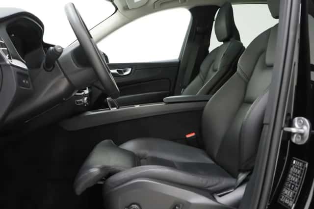 Volvo XC60 (2022) thumbnail 17