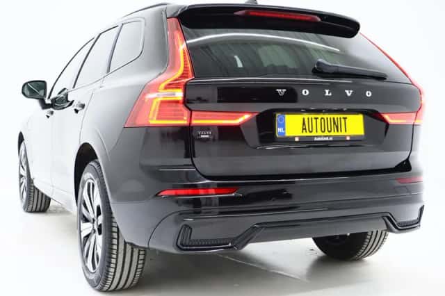 Volvo XC60 (2022) thumbnail 3