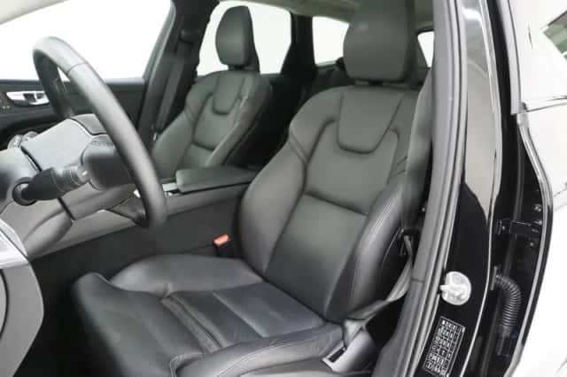 Volvo XC60 (2022) thumbnail 4