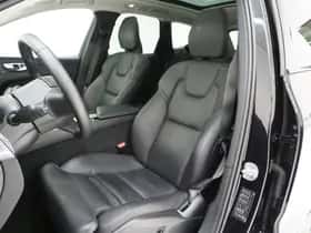 Volvo XC60 (2022) thumbnail 4