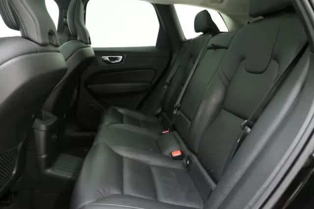 Volvo XC60 (2022) thumbnail 38