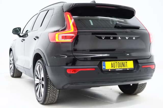 Volvo XC40 (2022) thumbnail 3
