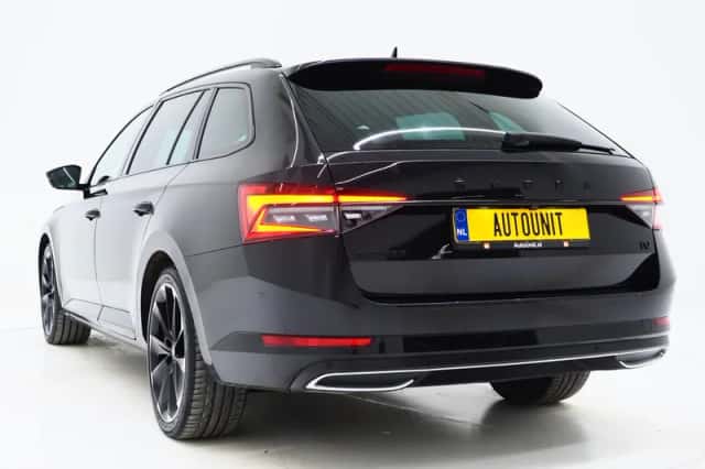 Škoda Superb (2022) thumbnail 3