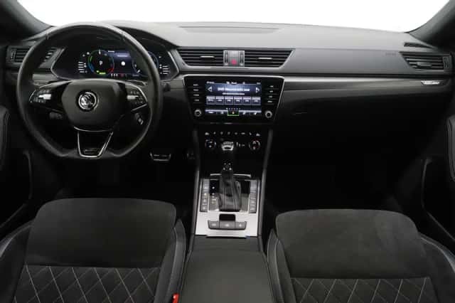Škoda Superb (2022) thumbnail 5