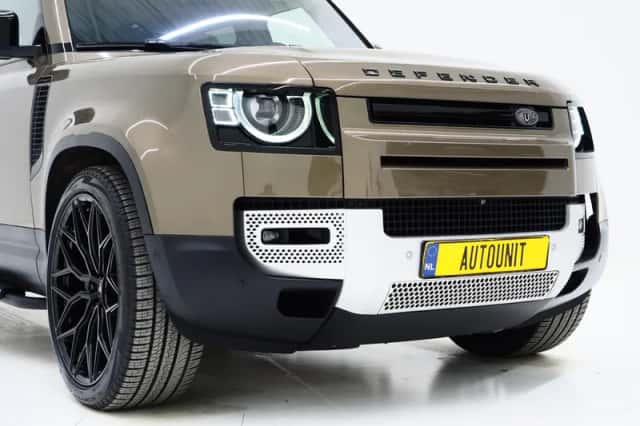 Land Rover Defender (2021) thumbnail 12