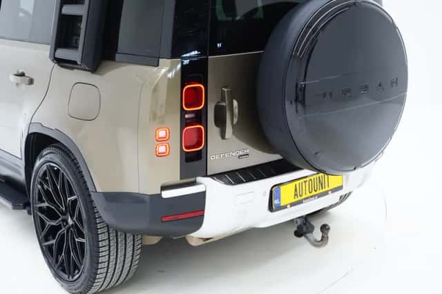 Land Rover Defender (2021) thumbnail 13