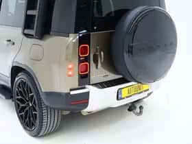 Land Rover Defender (2021) thumbnail 13