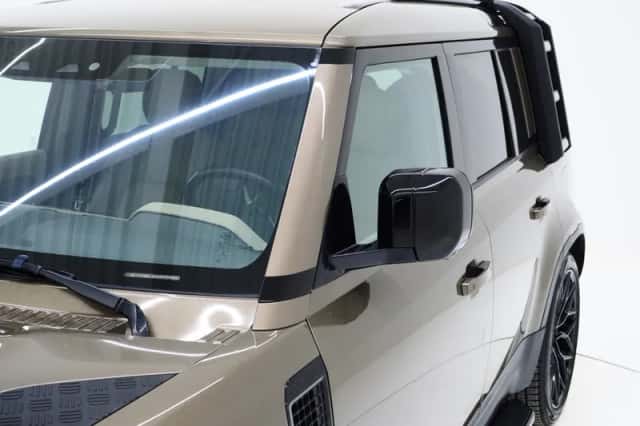 Land Rover Defender (2021) thumbnail 14