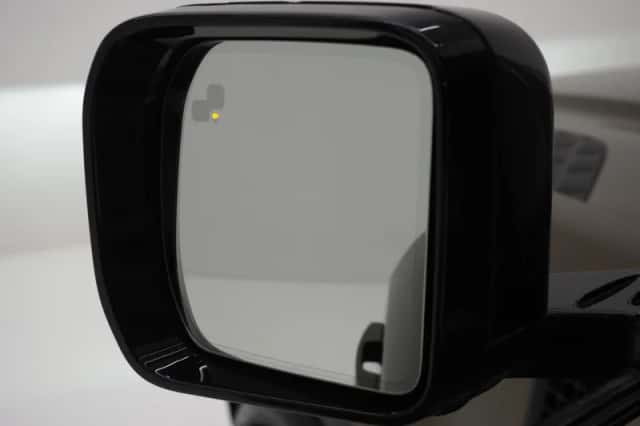 Land Rover Defender (2021) thumbnail 19