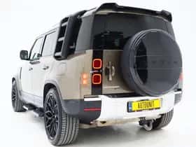 Land Rover Defender (2021) thumbnail 3
