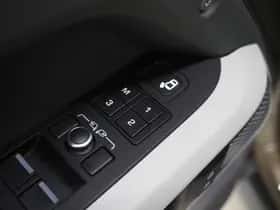 Land Rover Defender (2021) thumbnail 22
