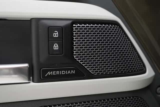 Land Rover Defender (2021) thumbnail 24