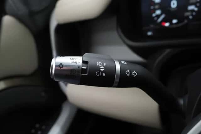 Land Rover Defender (2021) thumbnail 26