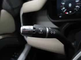 Land Rover Defender (2021) thumbnail 26