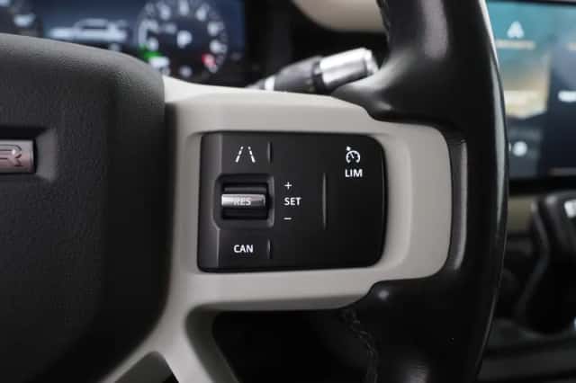 Land Rover Defender (2021) thumbnail 28