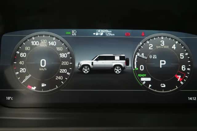 Land Rover Defender (2021) thumbnail 30