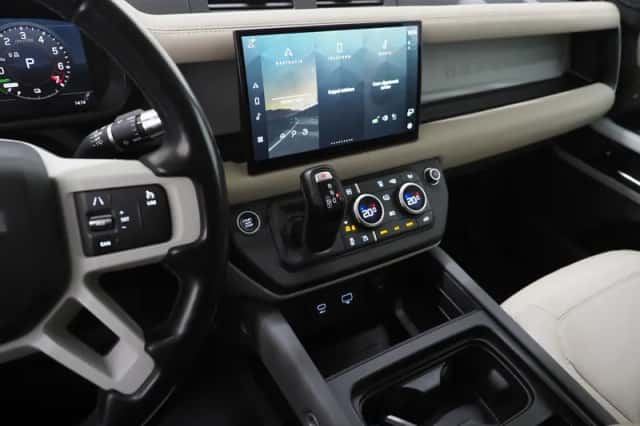 Land Rover Defender (2021) thumbnail 38