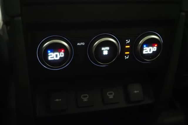 Land Rover Defender (2021) thumbnail 39